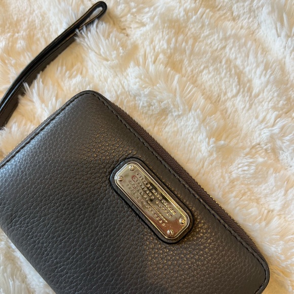 MARC JACOBS WRISTLET - Picture 3 of 7